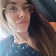 Aplicada, estudiosa, paciente, empática, etc. Con capacidad de ayudar y enseñar. a niños de cualquier edad